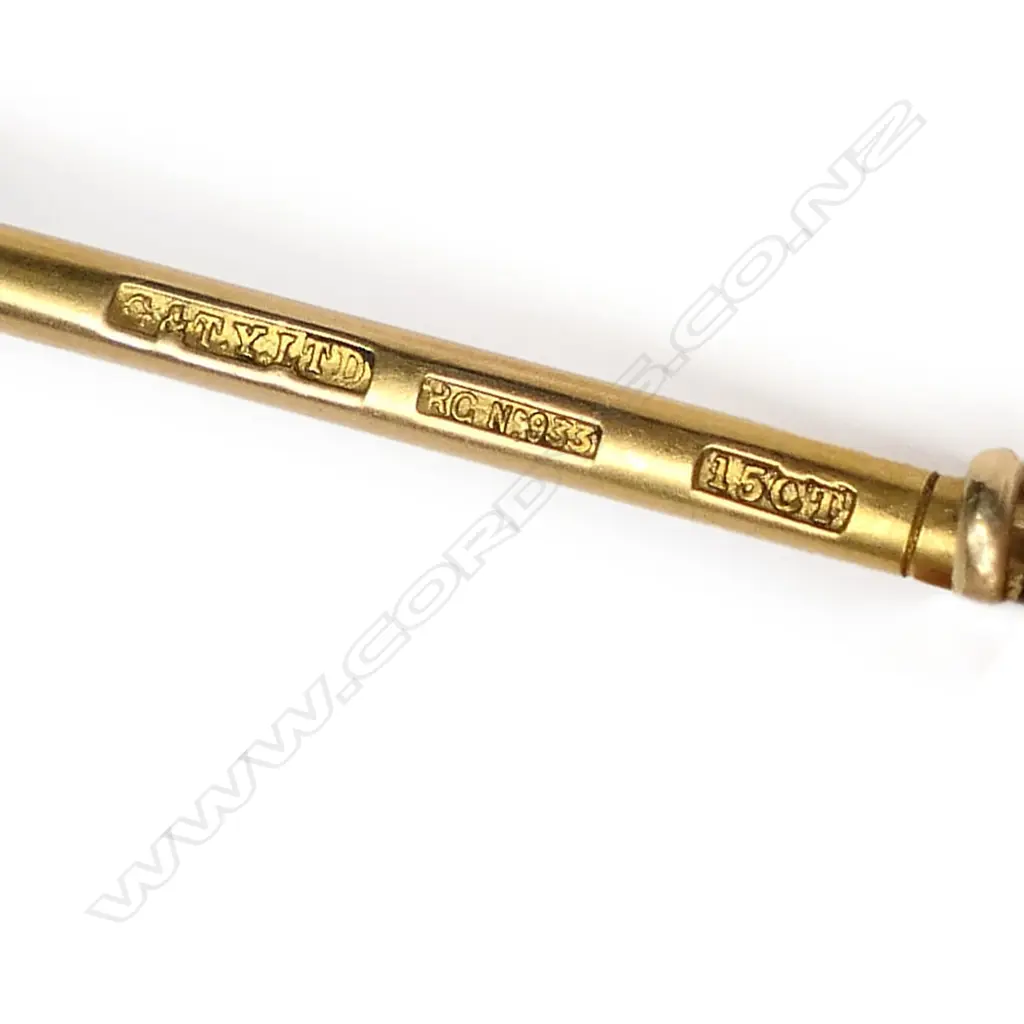 G & T Young Ltd. (Dunedin) 15ct gold mountaineers axe brooch, Image 1++